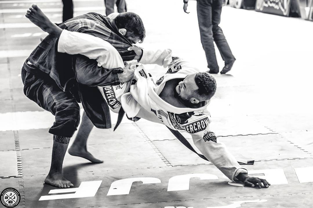 Luta de Jiu-Jitsu no tatame